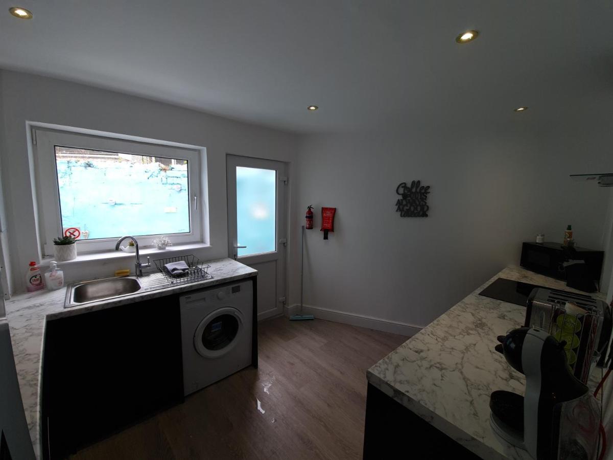 Ocean Pearl - 4 Bedroom House Суонзи Екстериор снимка