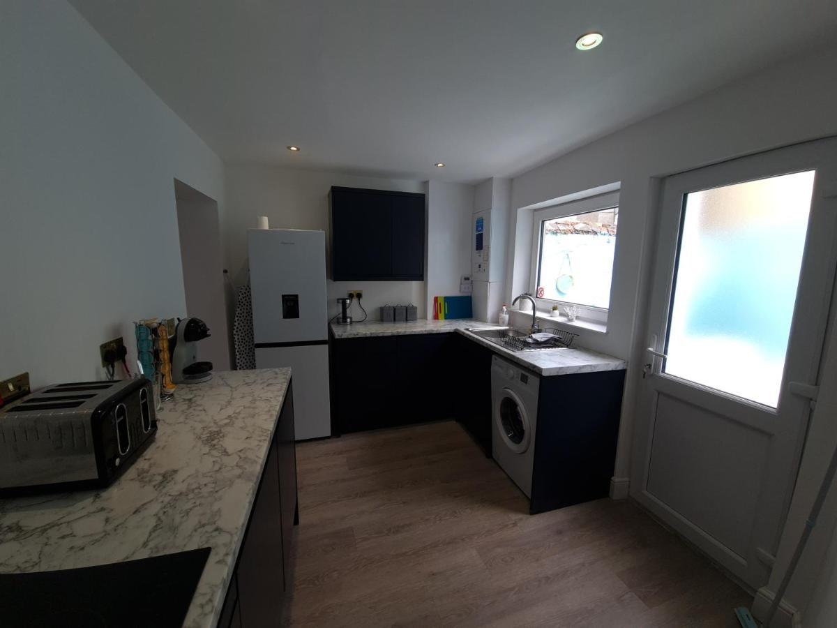 Ocean Pearl - 4 Bedroom House Суонзи Екстериор снимка